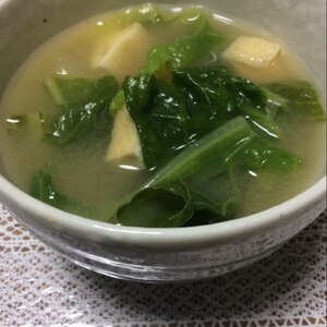 白菜と油揚げと小松菜の味噌汁